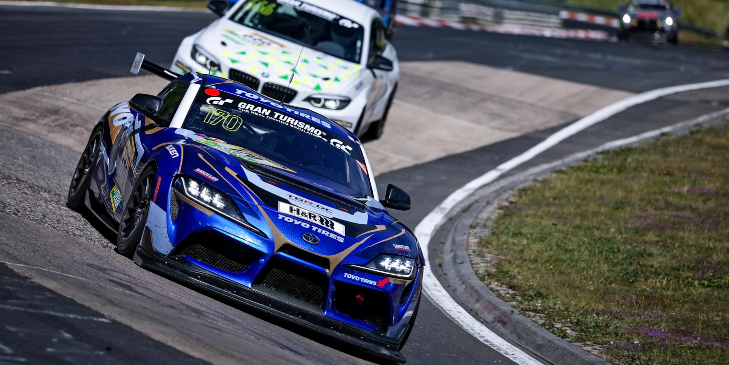 Toyo Tires with Ring Racing fuhr it den Piloten Kazuto Kotaka, Miki Koyama auf Platz drei