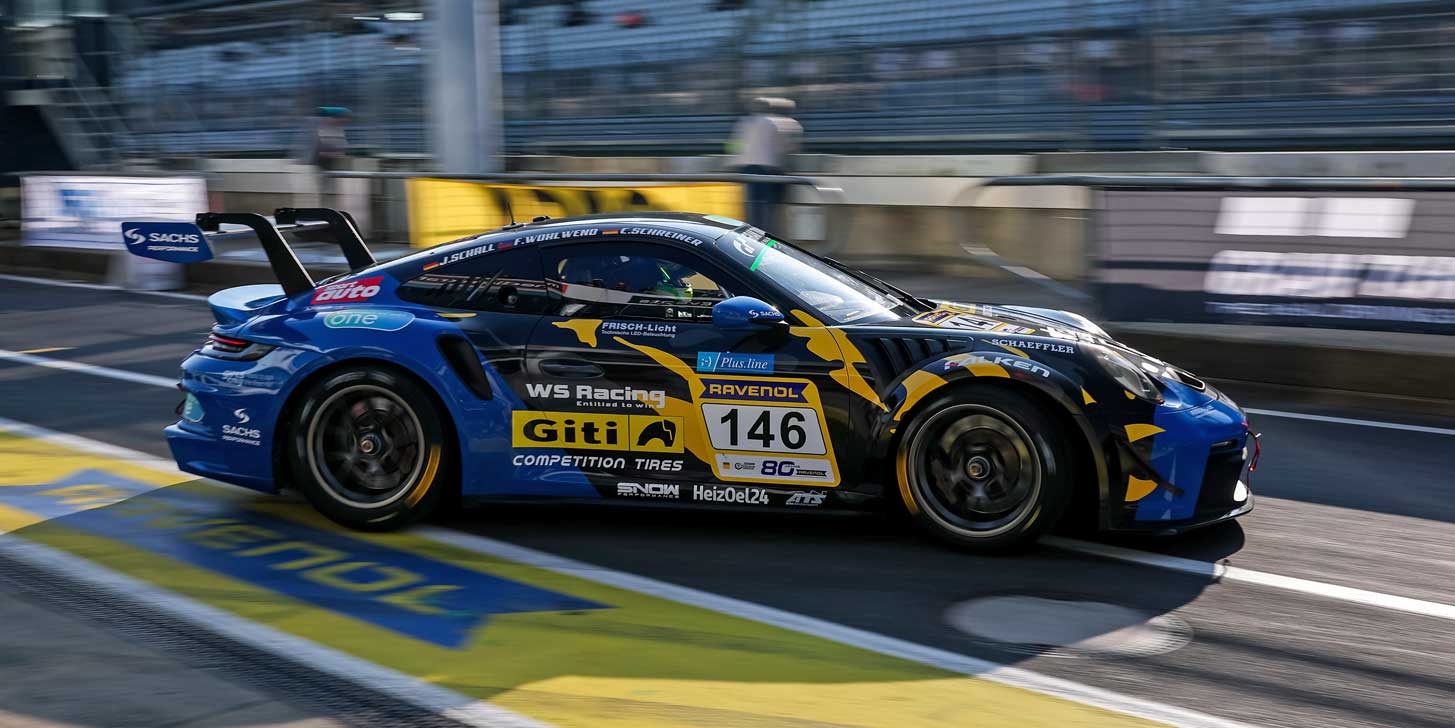 Chloe Chong startet im Porsche-Flaggschiff durch